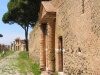 ostia_antica_porta.jpg