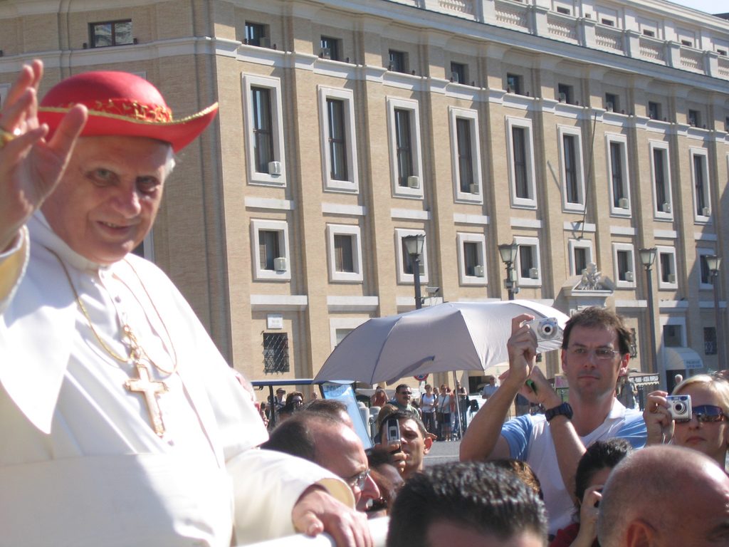 http://www.rzym.it/wp-content/uploads/audiencja_benedykt_xvi.jpg