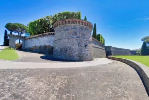 Castel Gandolfo - fragmenty zamku Gandolfich i Savellich