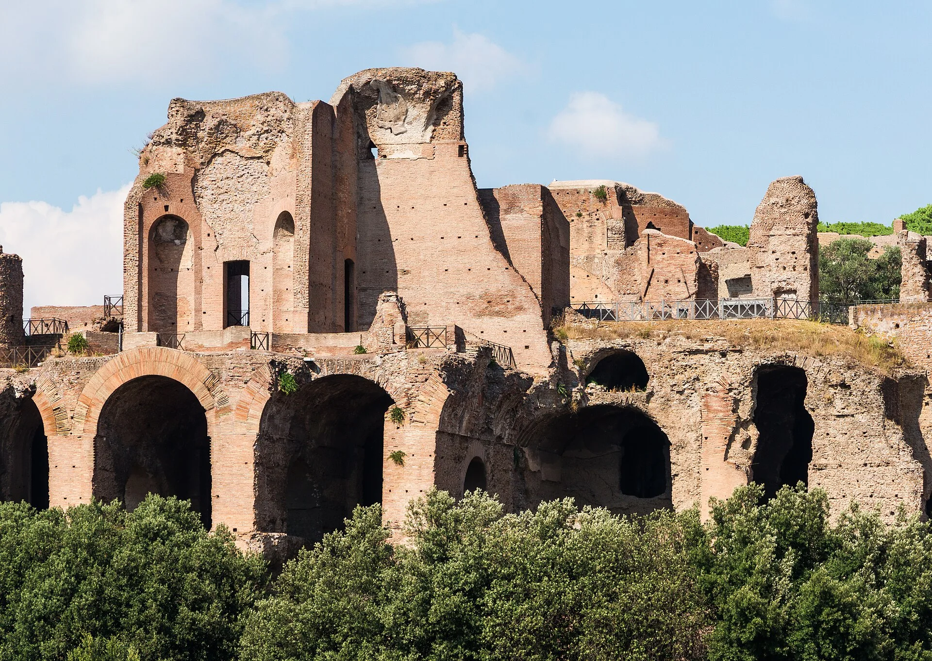 Dolina Circo Massimo z ruinami pałaców cesarskich na Palatynie w tle