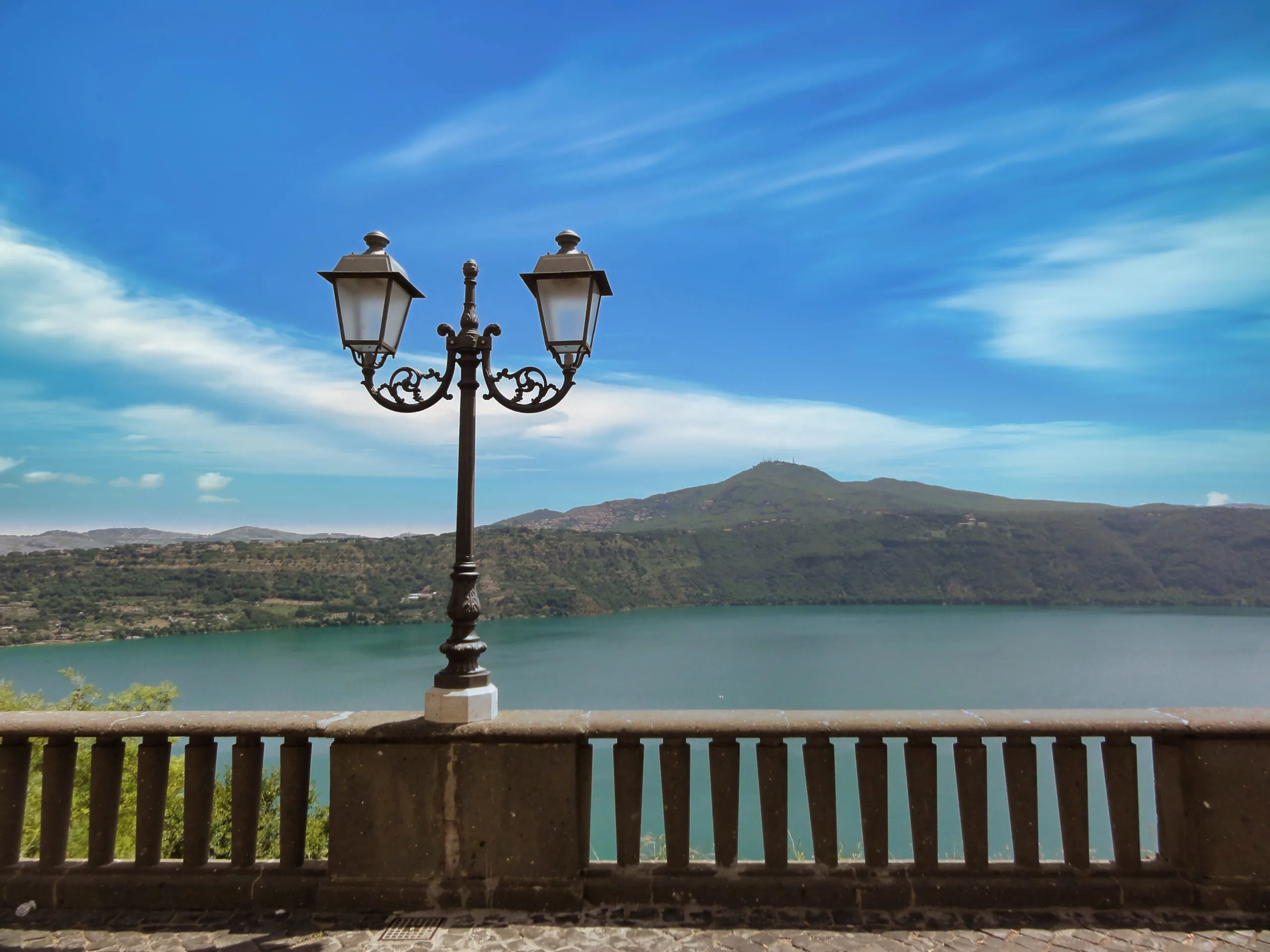 Castel Gandolfo - widok na jezioro Albano