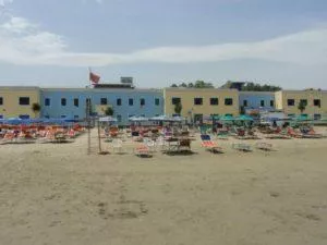 Ośrodek kolonijny w Rimini - widok z plaży