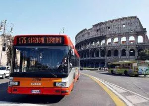 Rzym komunikacja miejska - autobus Koloseum