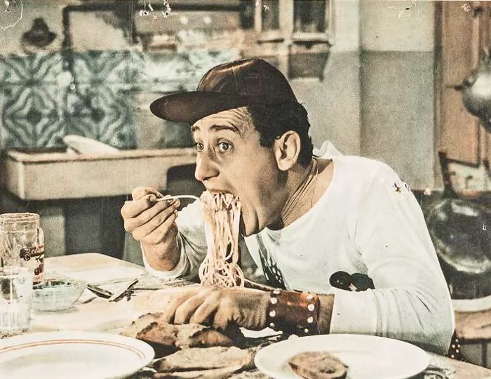 Kuchnia rzymska – scena z filmu Amerykanin w Rzymie z Alberto Sordim