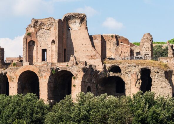 Dolina Circo Massimo z ruinami pałaców cesarskich na Palatynie w tle