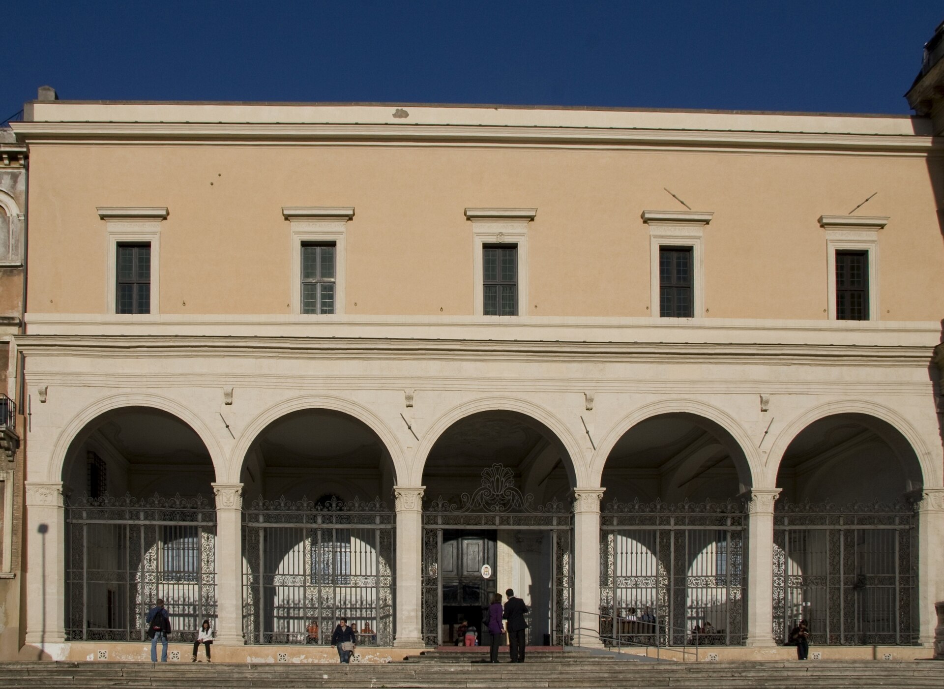 Bazylika San Pietro in Vincoli – Mojżesz Michała Anioła i łańcuchy świętego Piotra 1 Renesansowa fasada z portykiem bazyliki San Pietro in Vincoli na Eskwilinie w Rzymie