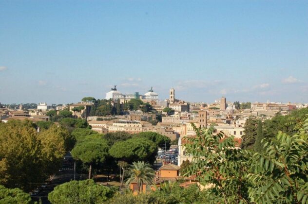 Rzym - wzgórze Awentyn - widok w stronę miasta