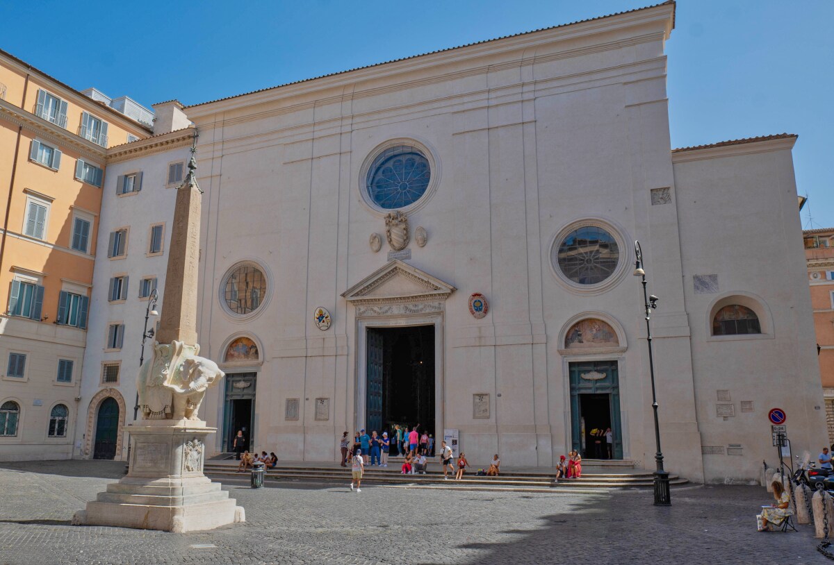 Bazylika Santa Maria sopra Minerva 1 Bazylika Santa Maria sopra Minerva w Rzymie - fasada