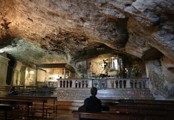 Monte Sant'Angelo - grota objawień św. Michała Archanioła